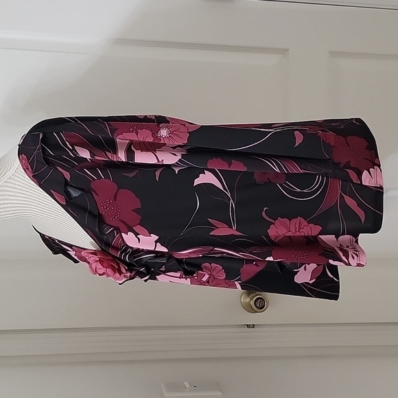 J.T.B Vintage Floral Ruffle Blouse with Flower Pin.  Size Unknown. - Picture 2 of 10